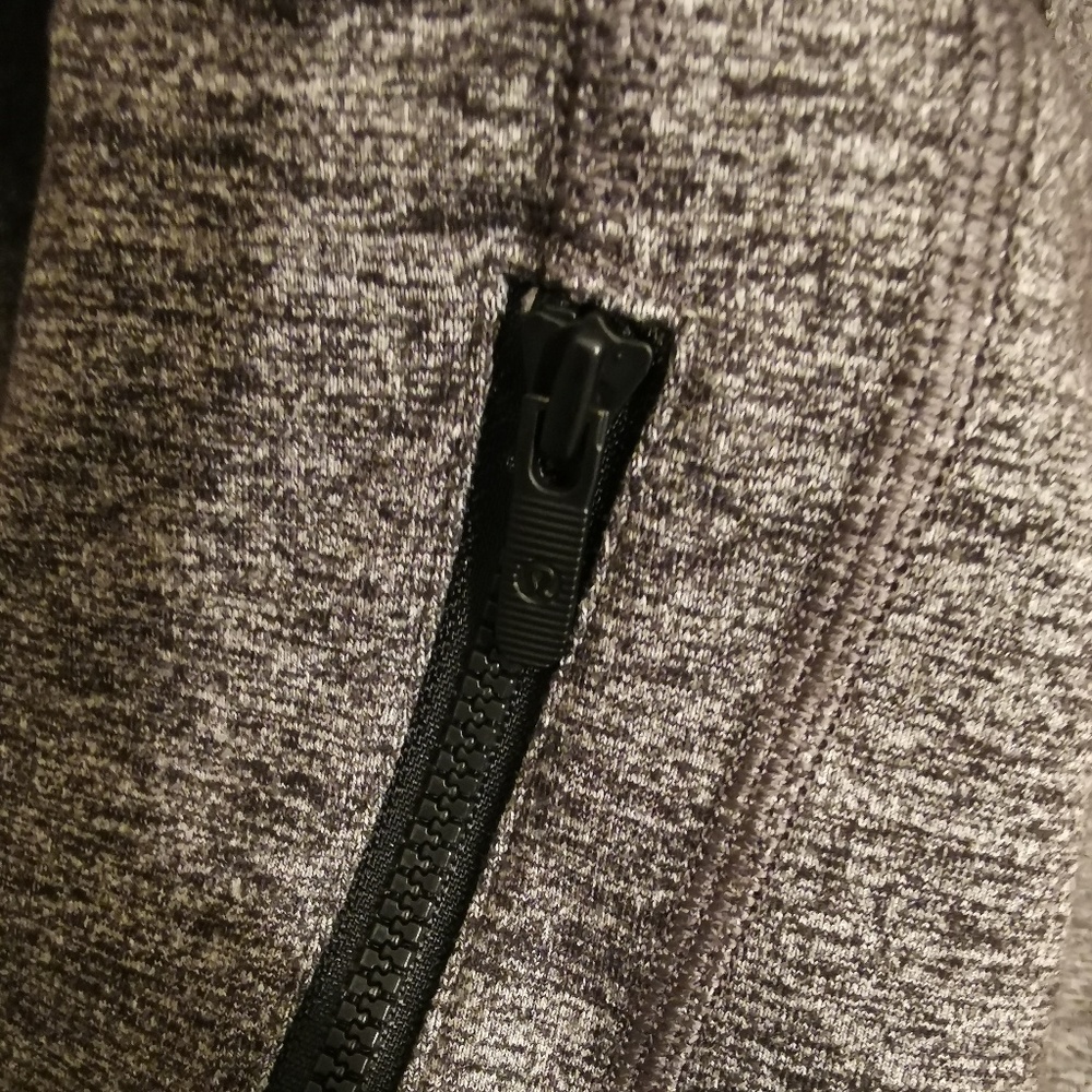 Like new Lululemon Define jacket 6 Heatheredblack - Picture 6 of 7